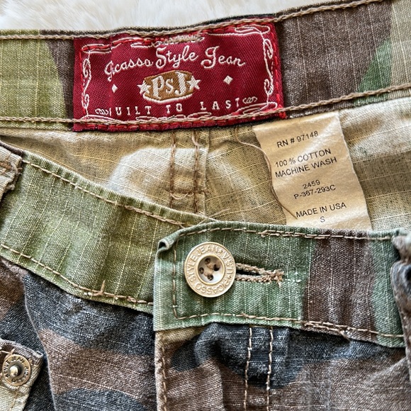 ⚡️Rad & Rare Vintage 90s Distressed Mall Goth Punk Grunge Camo Flare Pants! - Picture 4 of 9